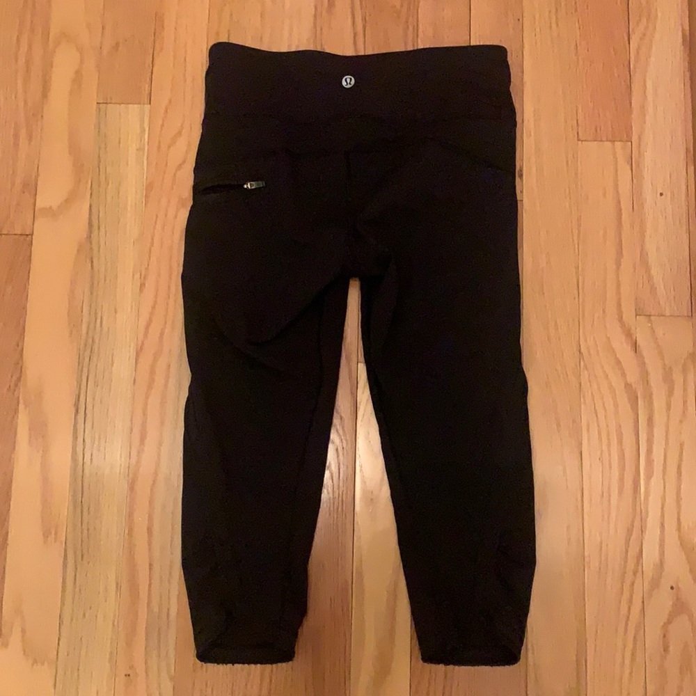 Black Lululemon capri leggings